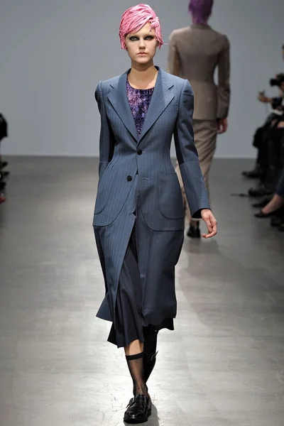 Look 10